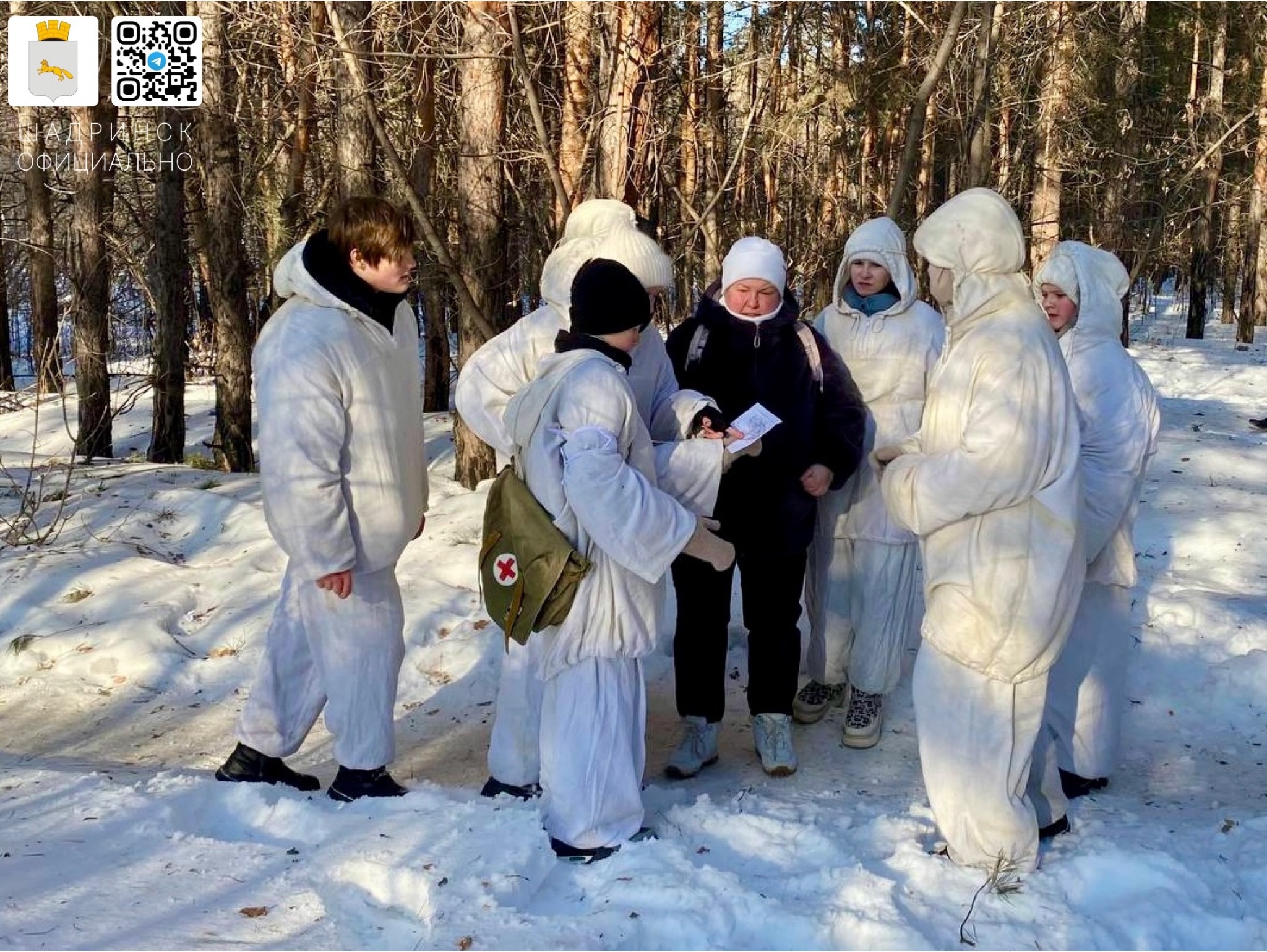 Найти шифр, разговорить врага, оказать медицинскую помощь другу.