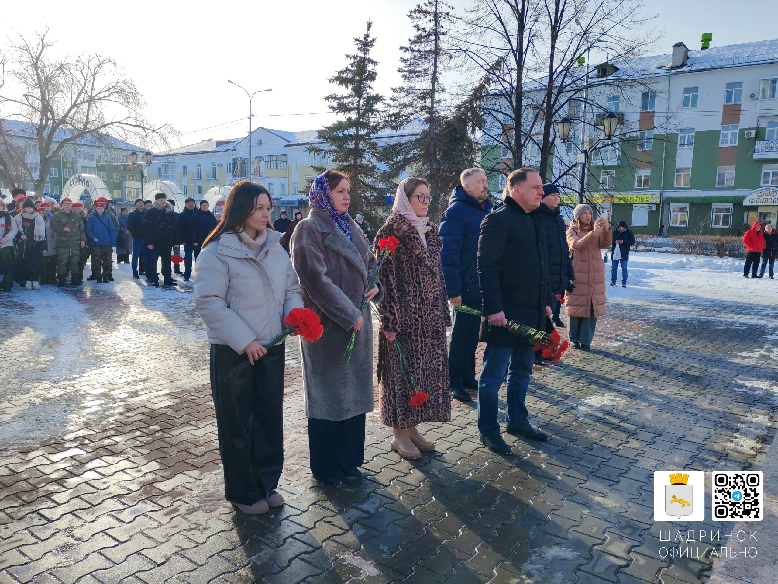 В годовщину Сталинградской битвы Антон Мокан возложил цветы к обелиску в сквере Победы.