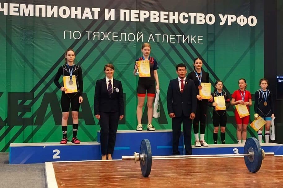 Шадринские тяжелоатлетки принесли пять медалей в копилку областной сборной.