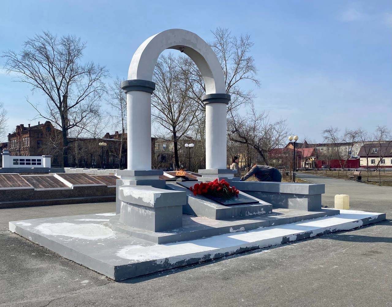 О ремонте мемориалов и обелисков ко Дню Победы рассказал Глава Шадринска.