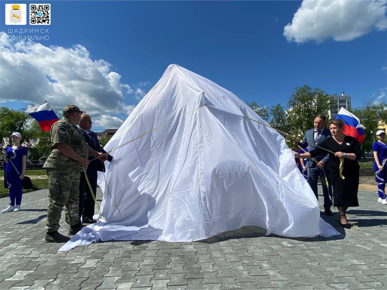 Памятник участникам СВО открыли в Шадринске.