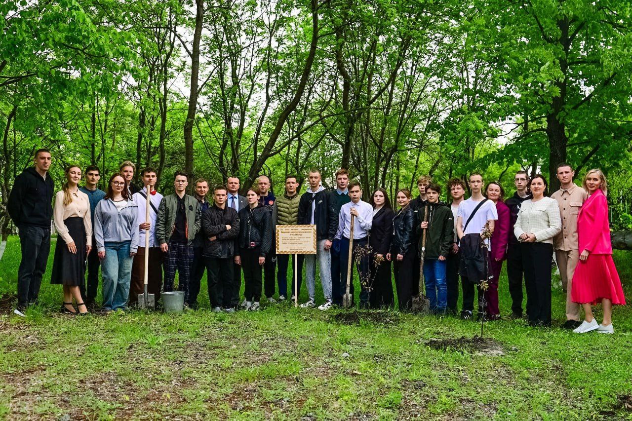 Молодо-зелено: студенты и выпускники ШПК поддержали всероссийскую акцию «Сад памяти».