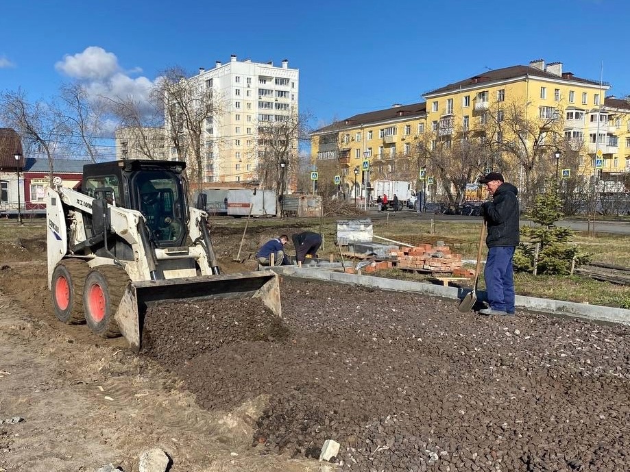 В сквере Воинской славы готовят основание под монумент в честь шадринцев, погибших в зоне спецоперации. О том, где изготовливают скульптуру и когда установят - рассказал Глава города.