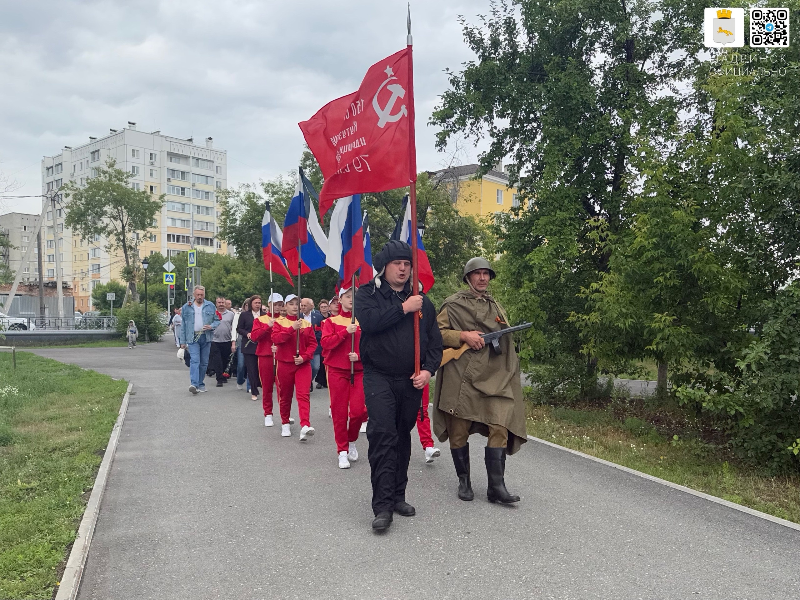 «Мы склоняем голову перед всем советским народом, который воевал, трудился в тылу и восстанавливал страну после этой страшной и кровопролитной войны. Вечная память!»,.