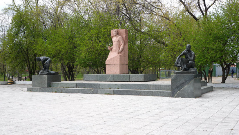 Памятник И.Д. Шадру.