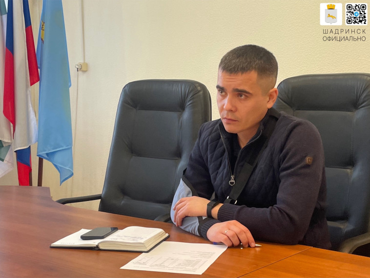 Чтобы во дворах не было сугробов и наледи, а на фасадах домов — надписей и рекламных расклеек. Чтобы во дворах не было сугробов и наледи, а на фасадах домов — надписей и рекламных расклеек.