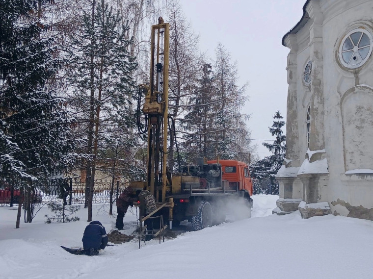 Геологи проверят землю под шадринским собором. Геологи проверят землю под шадринским собором.