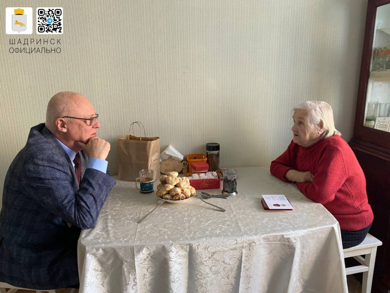 В Шадринске продолжают вручать юбилейные медали к 80-летию Победы. В Шадринске продолжают вручать юбилейные медали к 80-летию Победы.